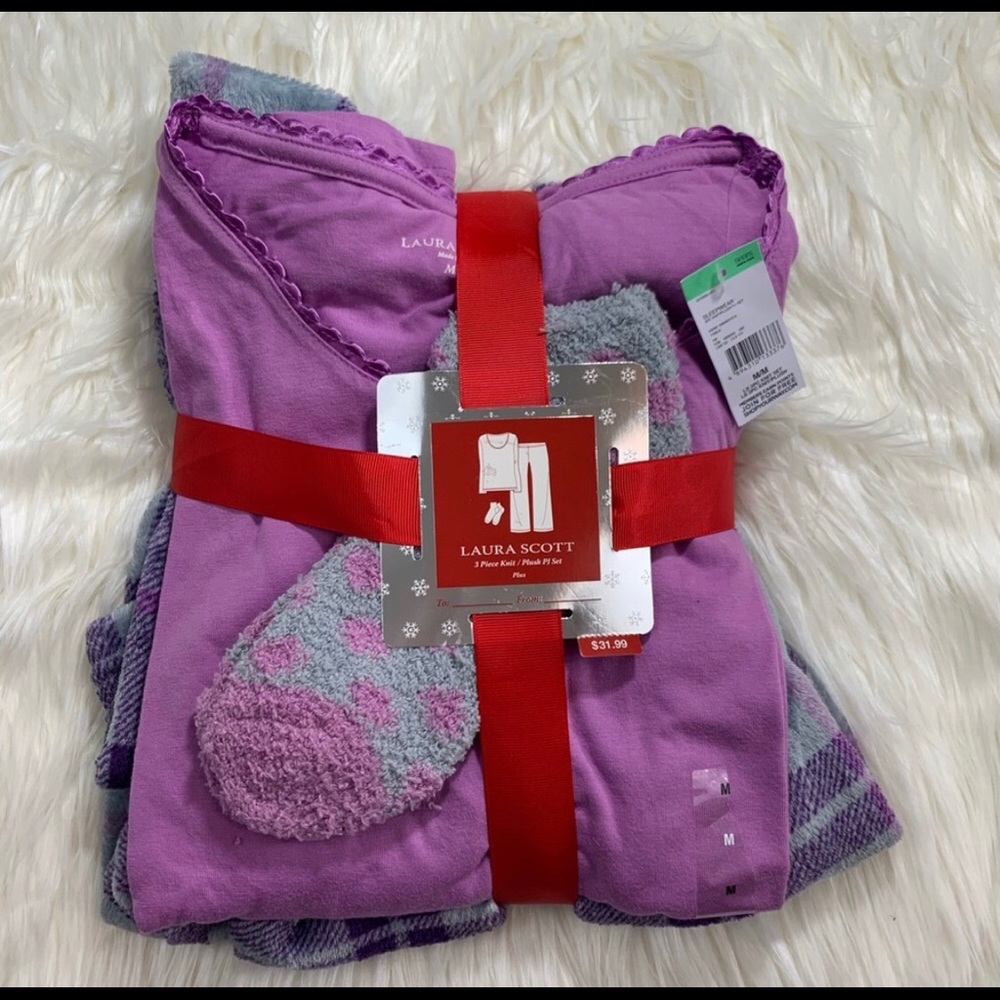 NWOT Laura Scott luxurious pjs